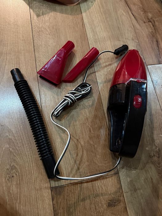 Aspirator auto + 4 accesori