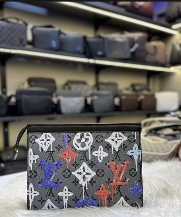 Чанта Клъч / тип плик Louis vuitton. НАЛИЧНИ !.