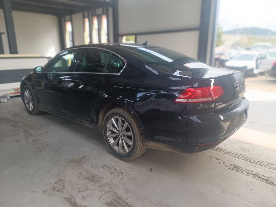 Dezmembram Volkswagen Passat B8, motor 2.0 tdi CRLB