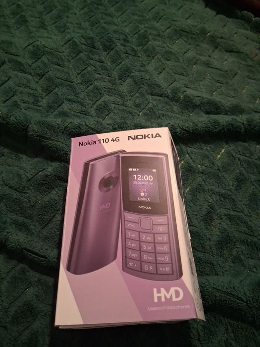Vand telefon nou la cutie