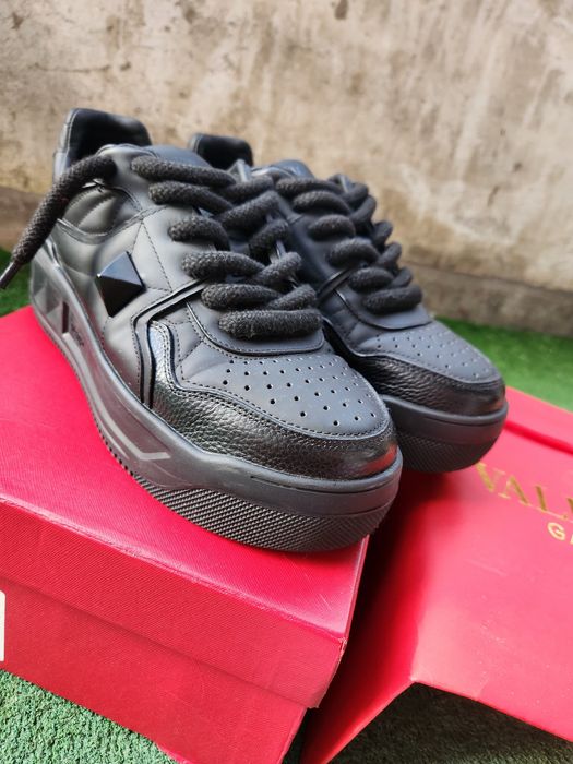 Adidasi Valentino originali