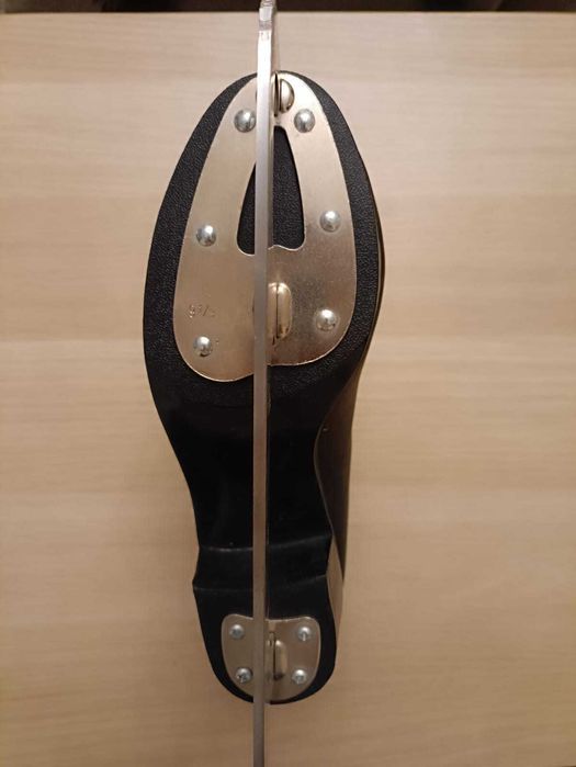 Коньки фигурные 37 размер