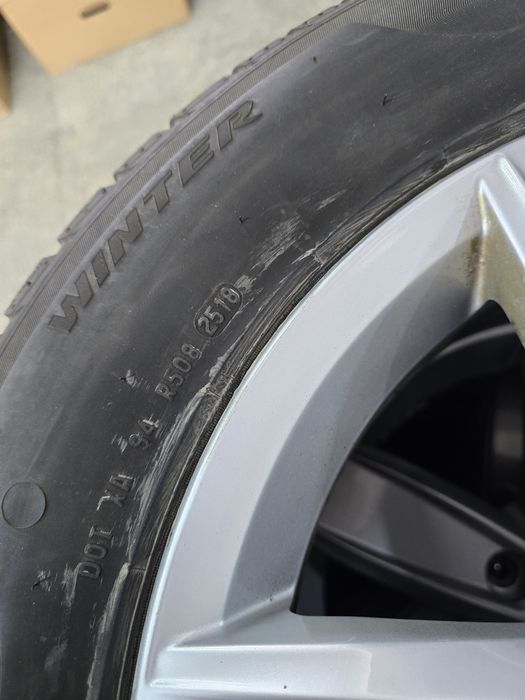 4 Броя 215/60/16 Pirelli 2x5,7mm 2x5mm