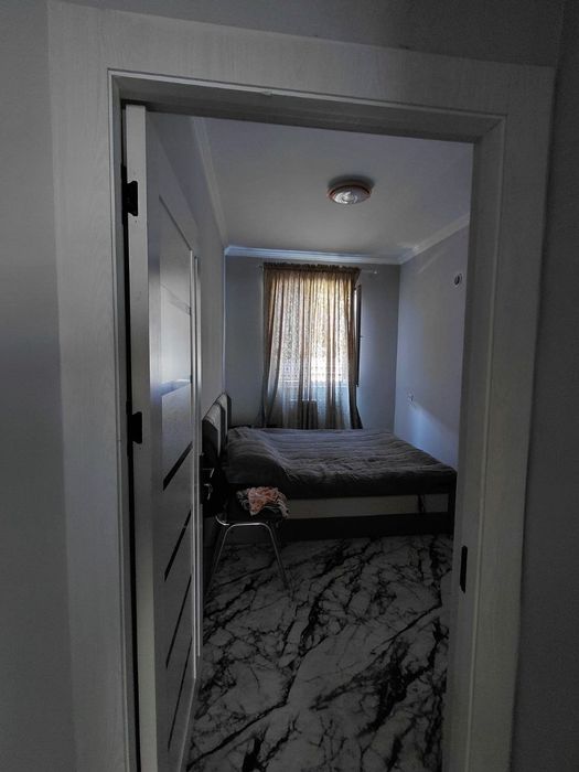Kvartira sotiladi. 2 etaj. 2 honalik. 5 etajli uyda.