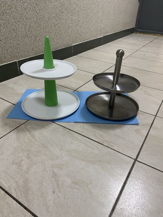 Этажерки удобны для сервировки