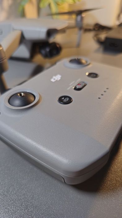 Vând drona dji mavic air 2