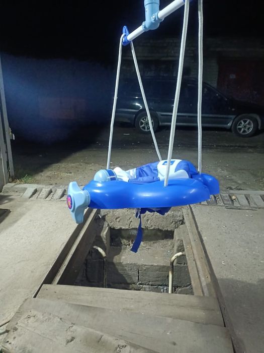 Продам качелю самолётик