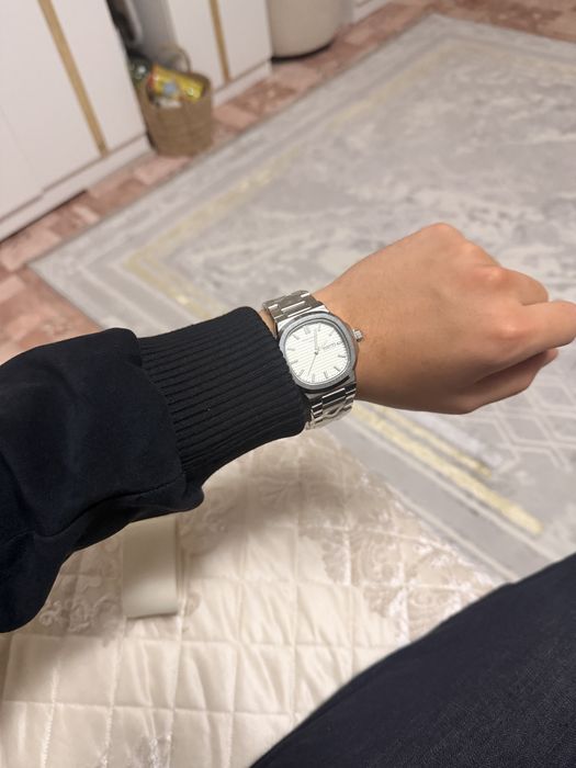 Продам часы новый
