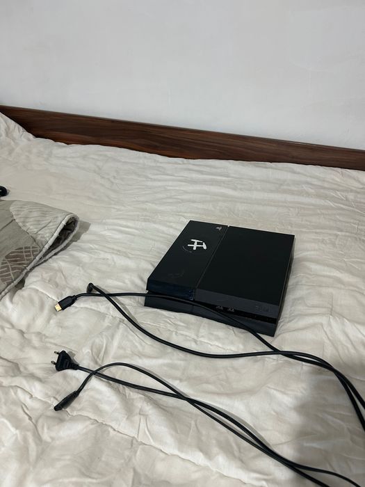 PlayStation 4 + игри