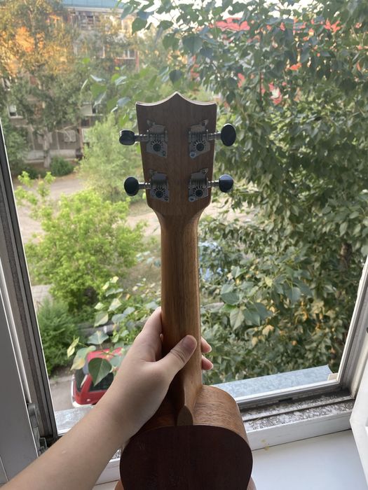 Укулеле в хорошим состояний + чехол
