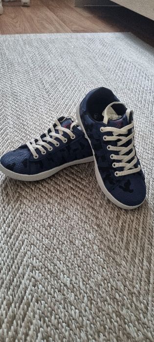 Продам кроссовки