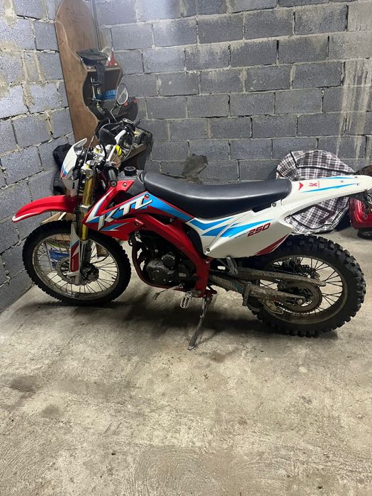 Продам мотоцикл 250 кубов