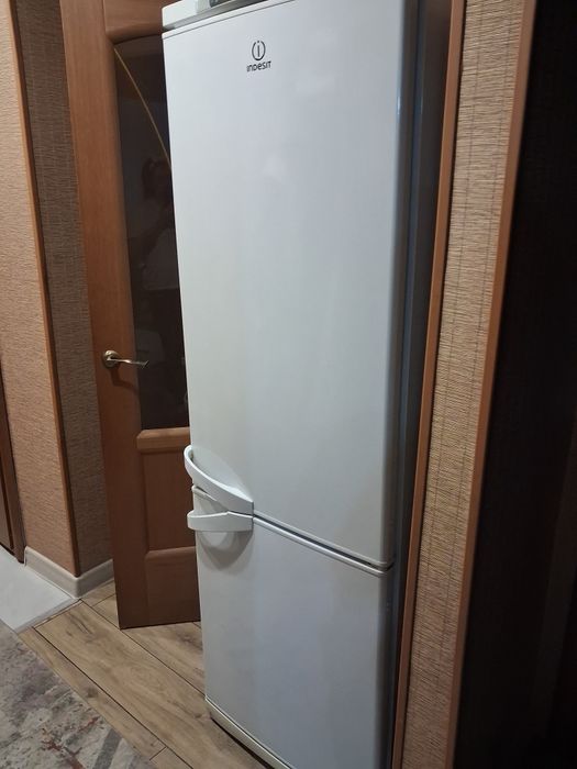 Холодильник INDESIT