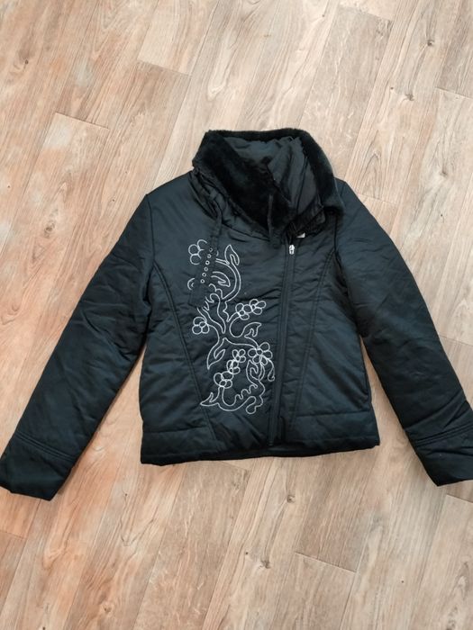 Куртки женские разные