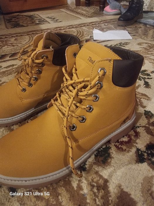 Новый мужской ботинок