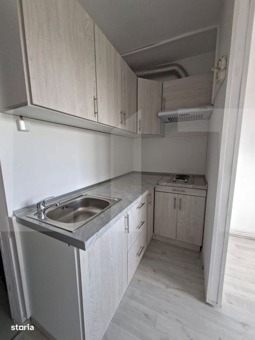 Garsoniera luminoasa cu bucatarie mobilata, renovata, zona Simeria