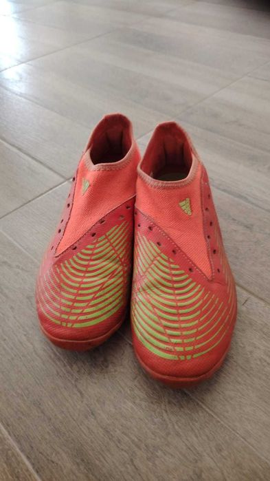 Pantofi de fotbal