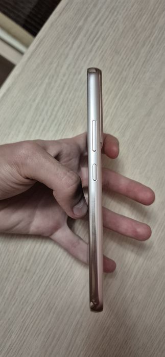 Продам Samsung s22