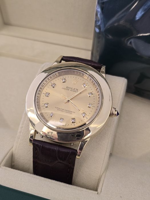 Продам золотые Ролексы новой модели с тремя видами циферблата.