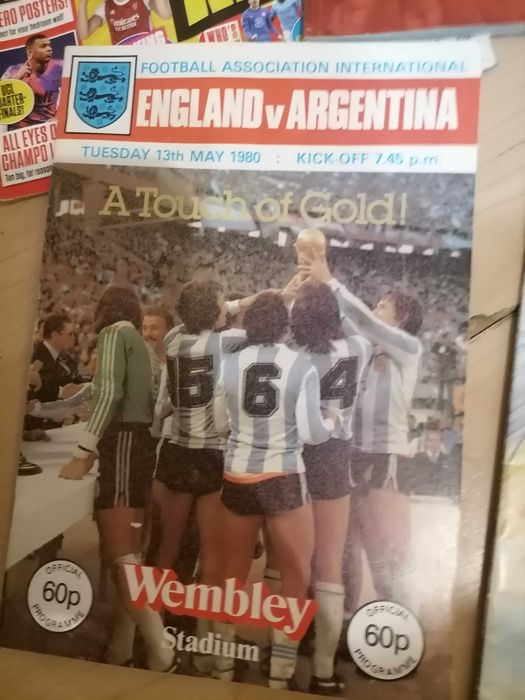 Футболни списания от Англия Челси Арсенал Англия най вече за Челси.