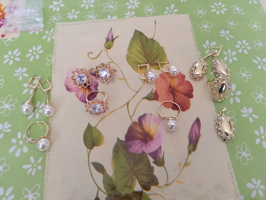 Продам новые серьги,кольцо,часы