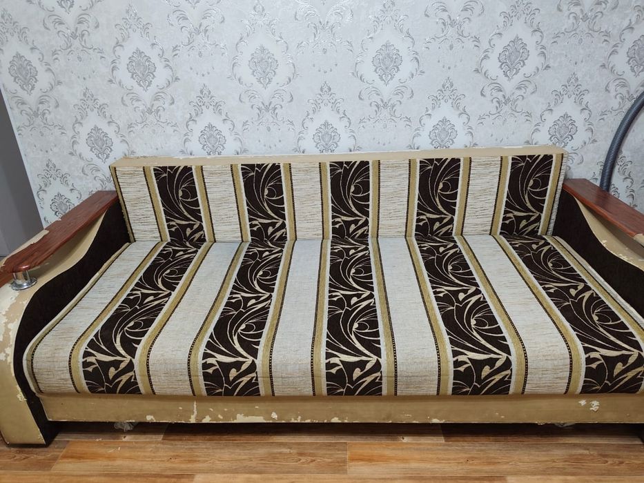 Продам диван и два кресла