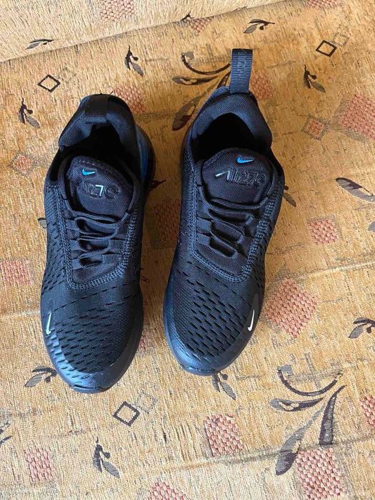 Оригинални маратонки Nike 270