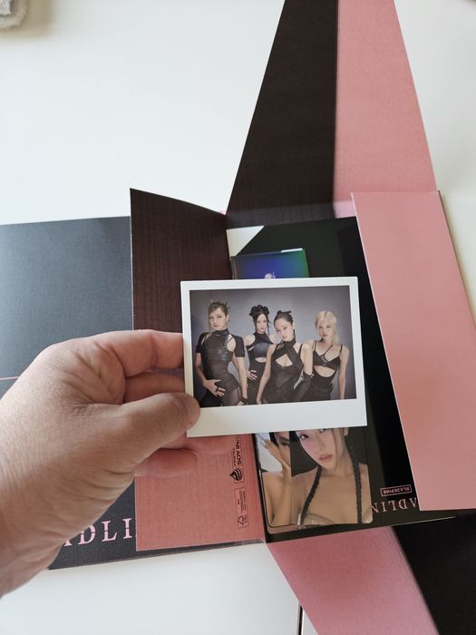 K-pop албум BLACKPINK DEADLINE – като нов, подходящ за подарък