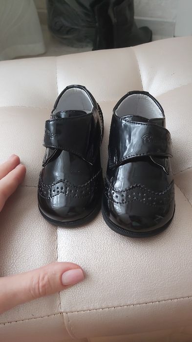 Продам нарядные туфли на мальчика