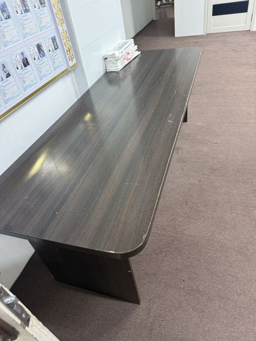 Стол без стулья  орташа жағдайда