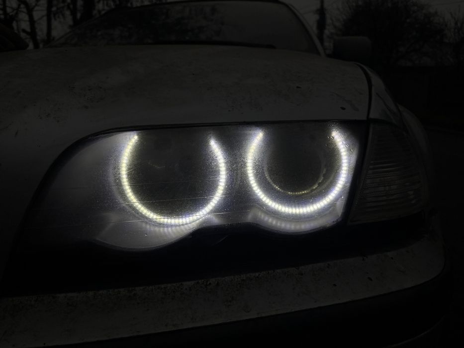 Vând Faruri Bi-xenon cu angel eyes