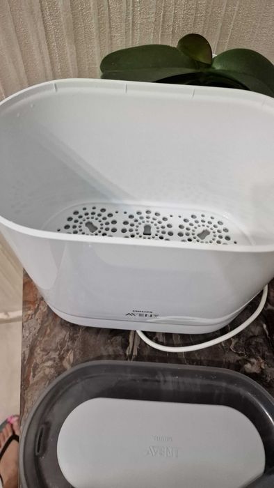 Vând Sterilizator electric Philips-AVENT 4 în 1 SCF286/03, 220V