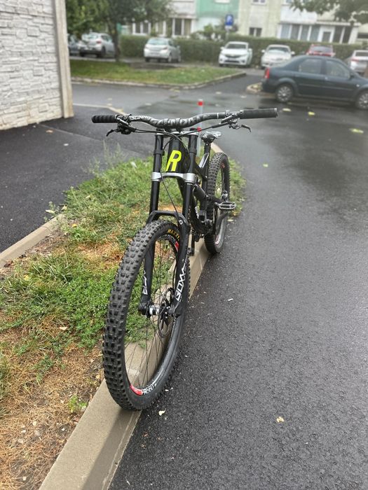 Bicicleta dh bine dotată negociabil