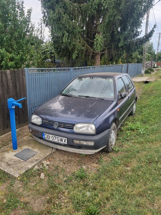 Golf 3 1.6 benzina nefunctional si fara catalizator, pret 900 lei.