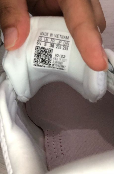 Продам новые кроссовки