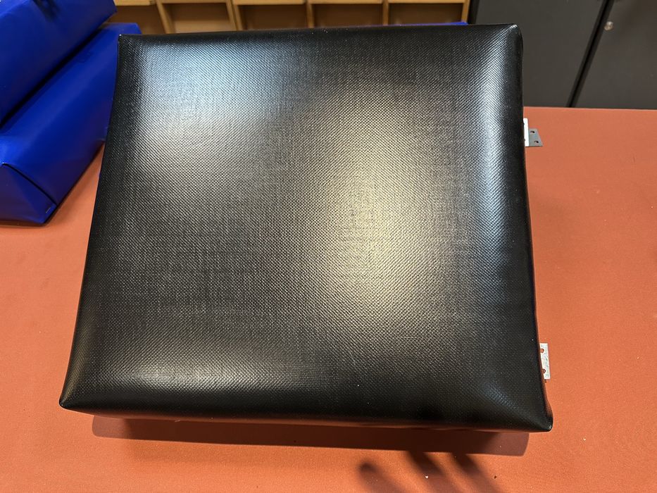 Perna de box cu montaj pe perete 40x36x10 cm