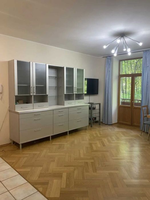 Дава се под наем Двустаен апартамент в София, Център - 55 кв.м за 433.5 € - Снимка #2