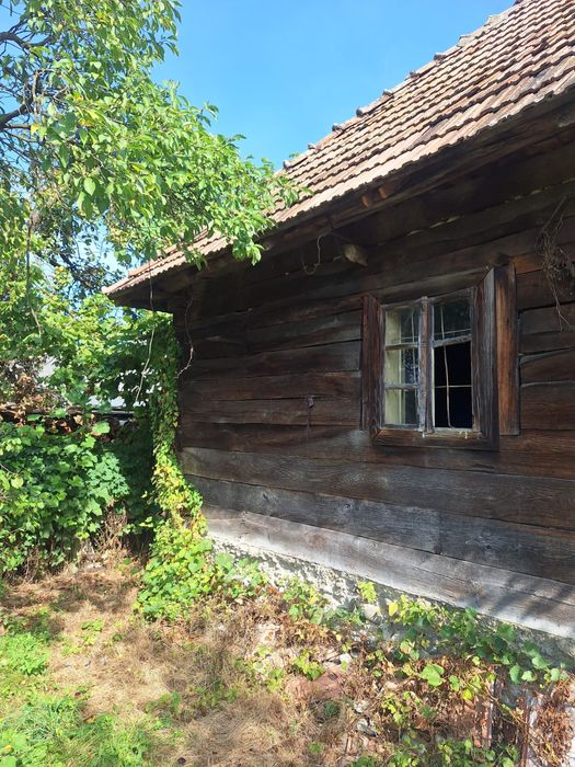 Casa de lemn vechi pentru relocare
