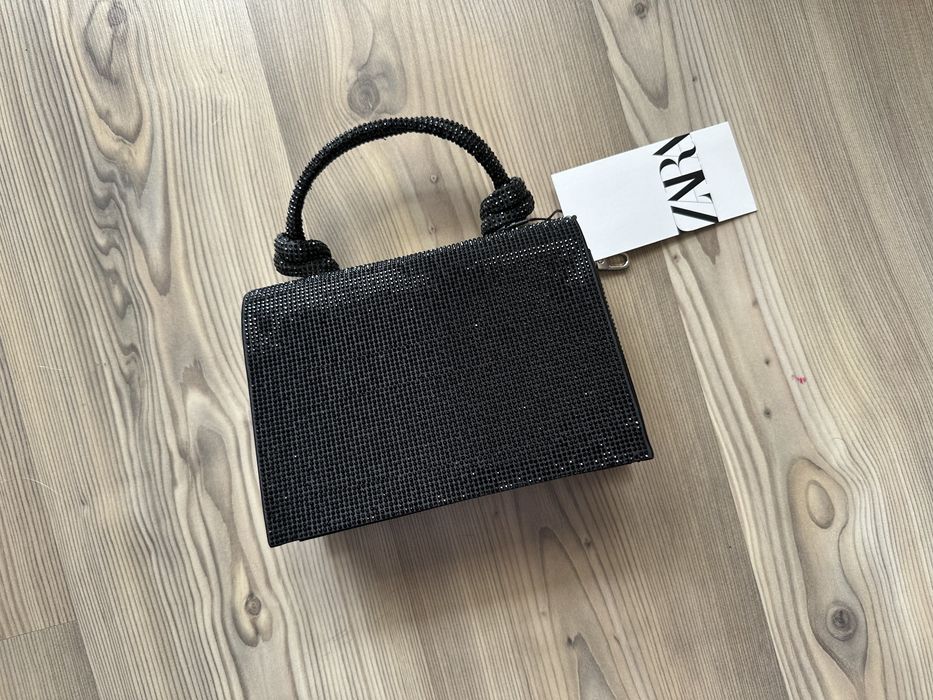 Блестяща черна чанта