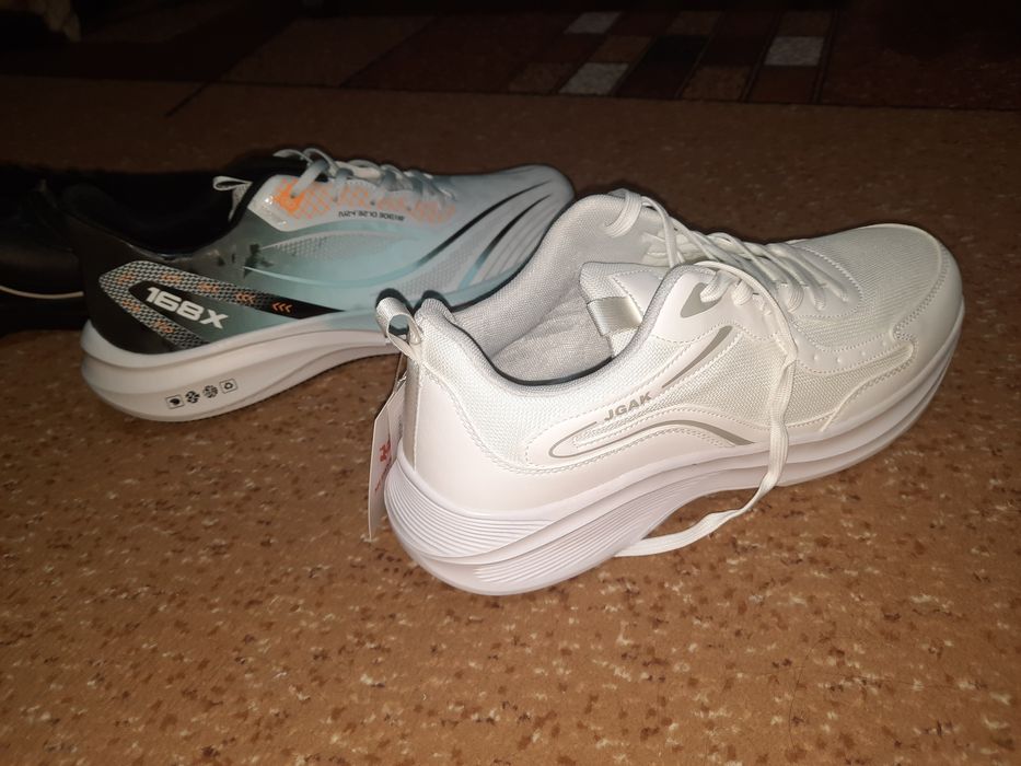 Продам кроссовки большого размера новые