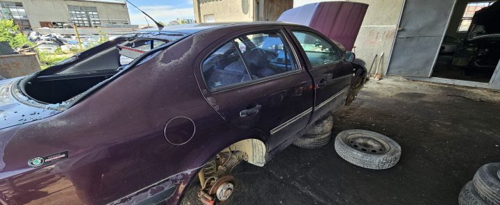 Maner portbagaj Skoda Octavia prima generatie