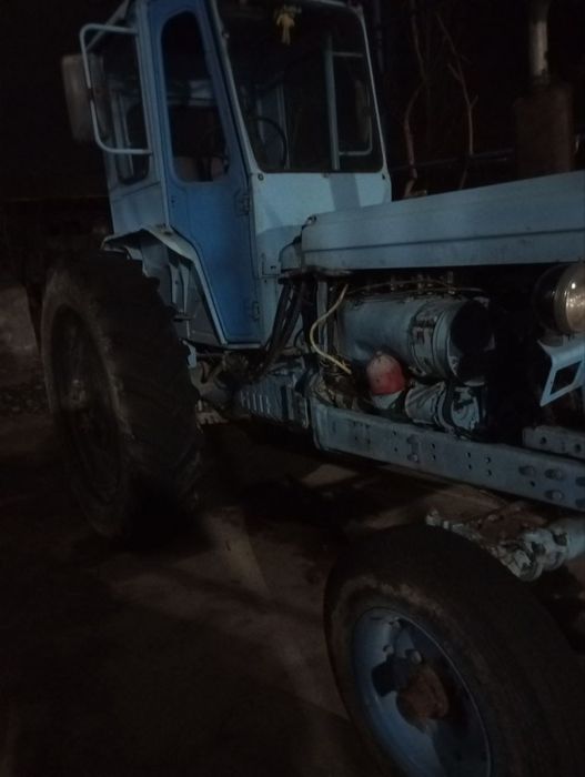 Traktor sotiladi 28
