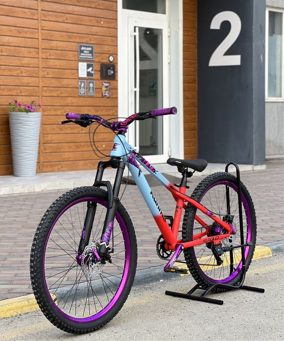 Қара трусикидегі жетілген әйелдердің қатысуымен ресейлік порно видео