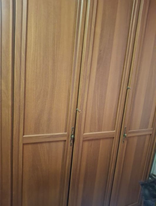 Срочно продам Шифоньер и комод