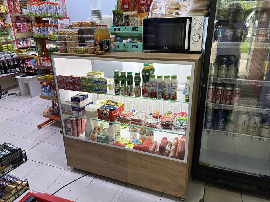 Продам витринный холодильник
