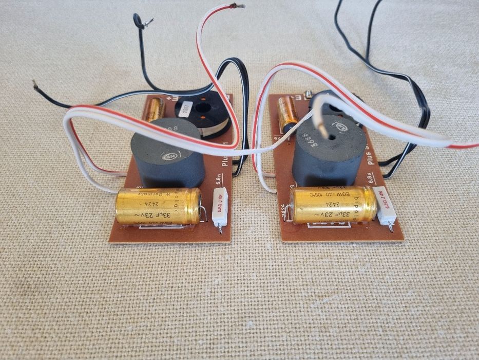 Set Filtre Boxe Canton. 40/70 watts, 4 ohms. Impecabile.