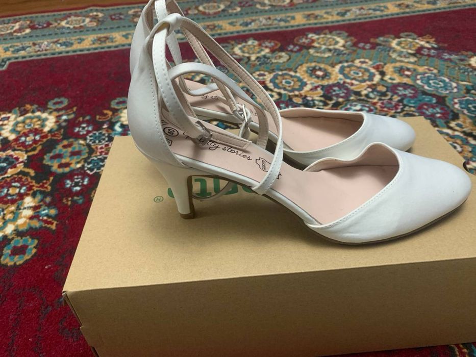 Свадебные туфли.