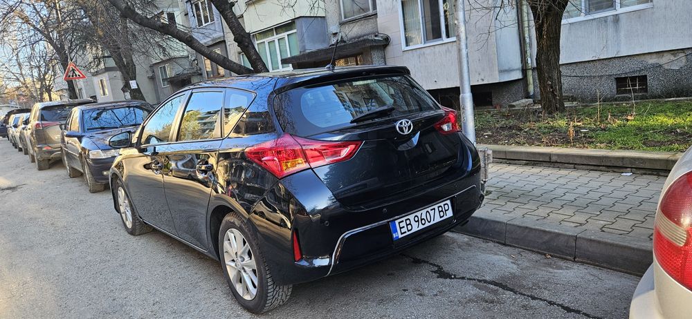 Тойота Аурис 2.0 126 коня