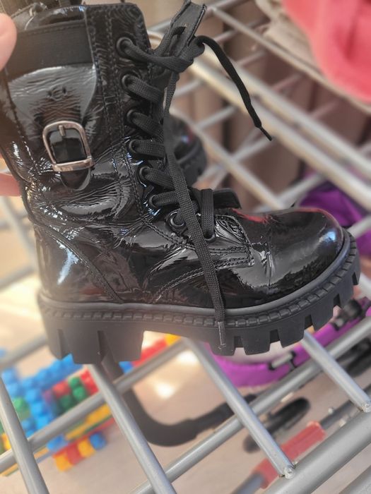 Кожанные модные сапожки для девочки