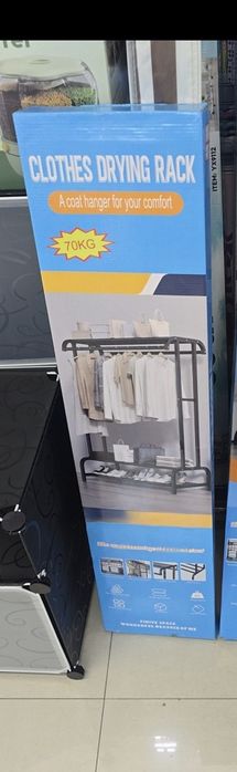 гардероба из прочного металла. Он не только практичен, но и украшает и